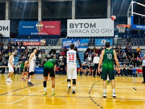 Lider jest jeden - Niebiesko-czerwony!